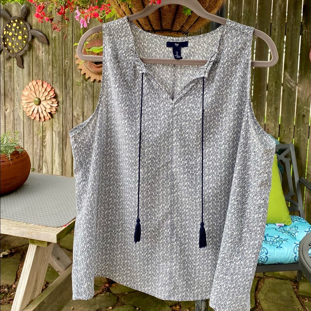 Gap Women’s Sleeveless Summer Top! Great Shape! Super Lightweight! Sz L 🌸